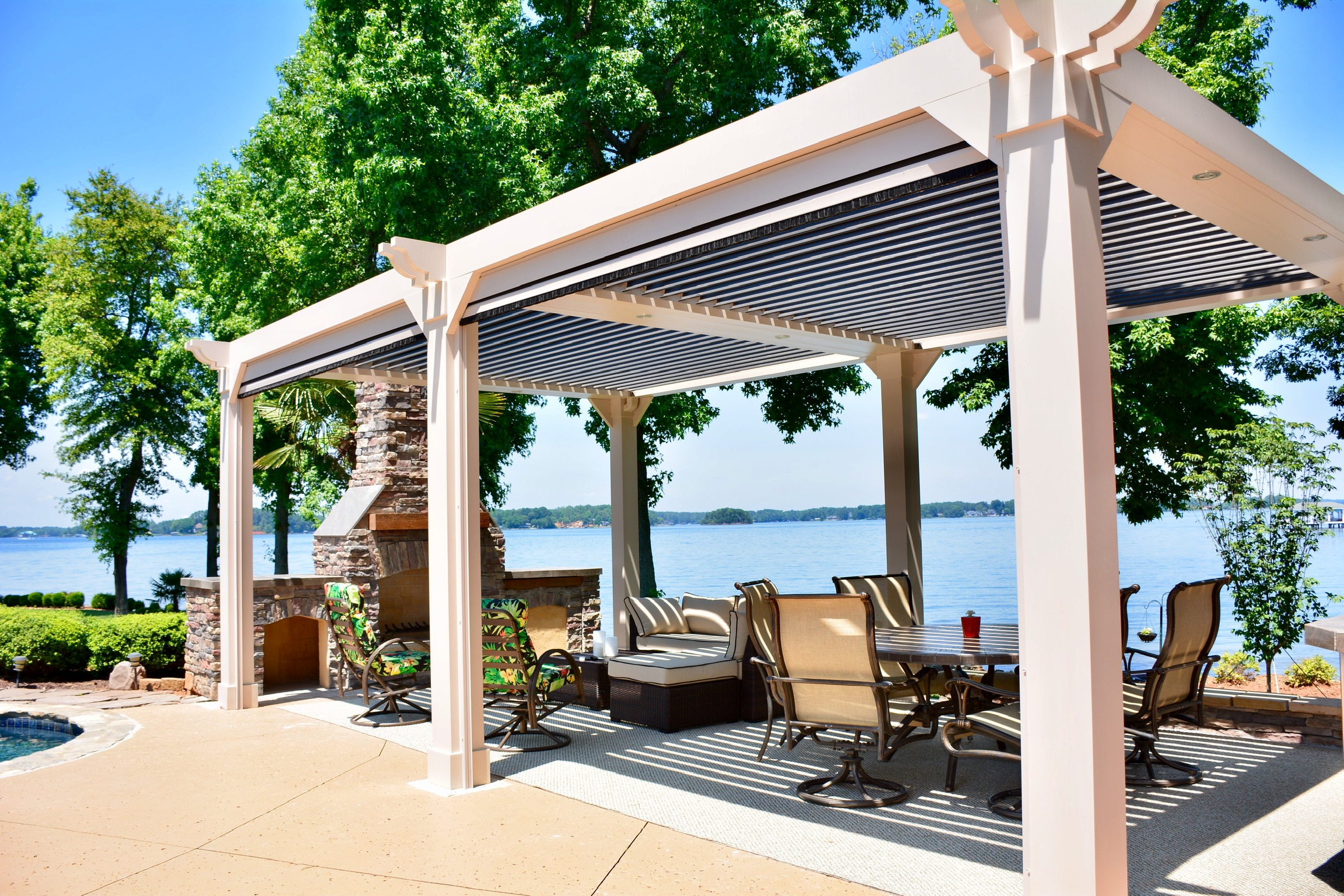 StruXure Pergola-Freestanding with corbels-White